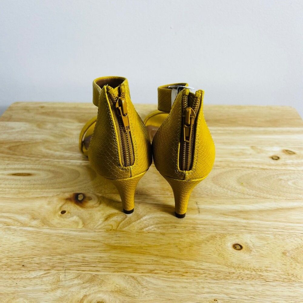 Style & Co Paycee Women's Yellow Snakeskin Ankle Strap Kitten Heel Sandals 6.5 - Picture 5 of 9